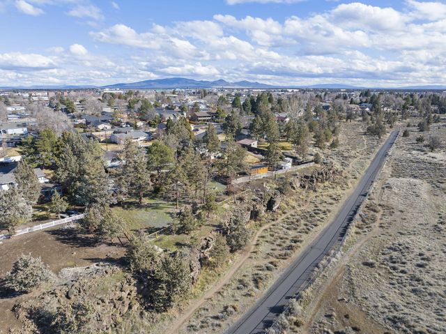 1199 SW Canyon Drive, Redmond, OR 97756