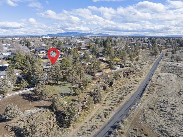 1199 SW Canyon Drive, Redmond, OR 97756