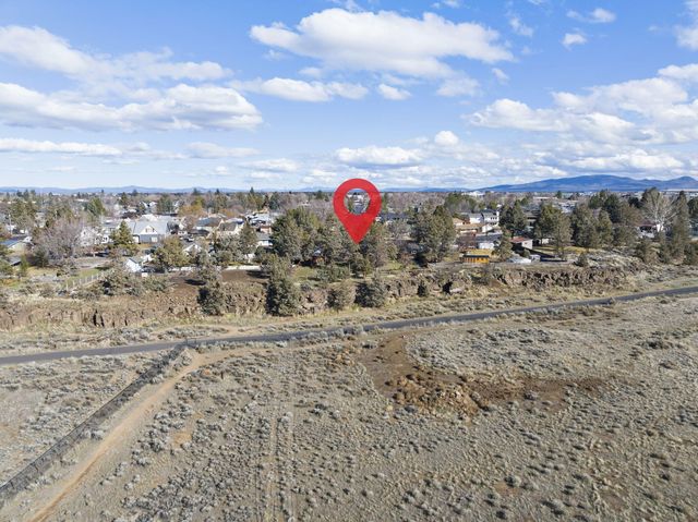 1199 SW Canyon Drive, Redmond, OR 97756