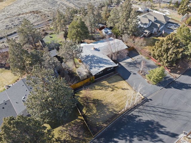 1199 SW Canyon Drive, Redmond, OR 97756