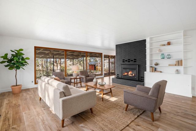 1199 SW Canyon Drive, Redmond, OR 97756