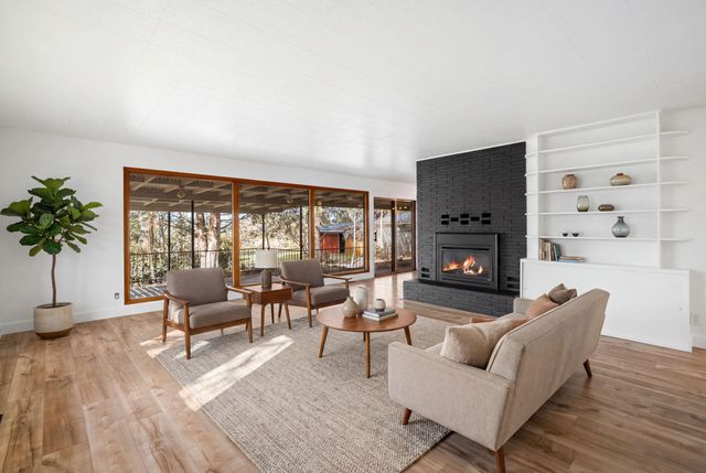 1199 SW Canyon Drive, Redmond, OR 97756