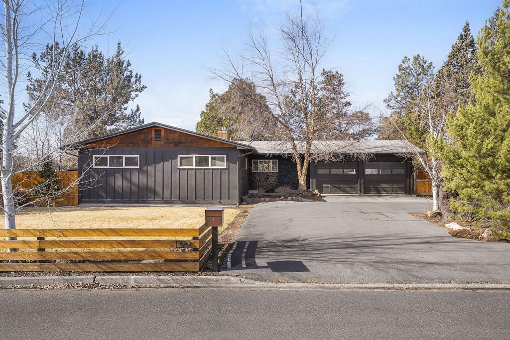 1199 SW Canyon Drive, Redmond, OR 97756