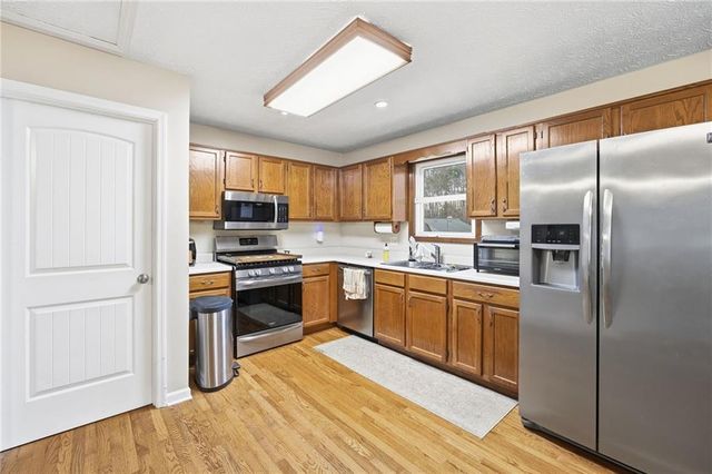 5002 Mclain NW Drive, Acworth, GA 30101