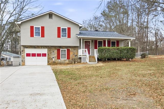 5002 Mclain NW Drive, Acworth, GA 30101