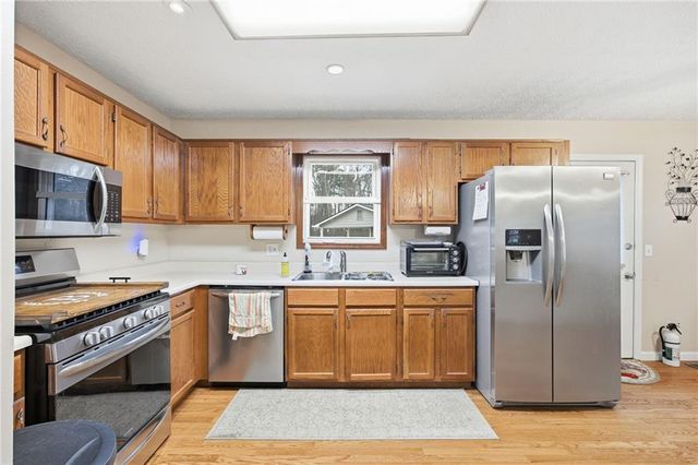 5002 Mclain NW Drive, Acworth, GA 30101