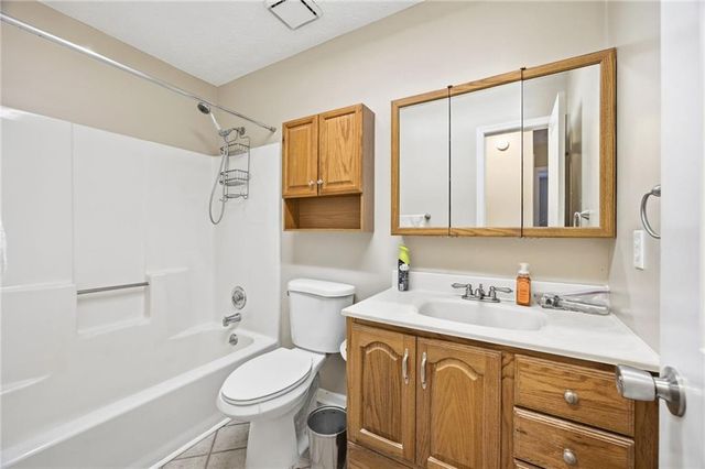 5002 Mclain NW Drive, Acworth, GA 30101