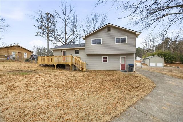 5002 Mclain NW Drive, Acworth, GA 30101