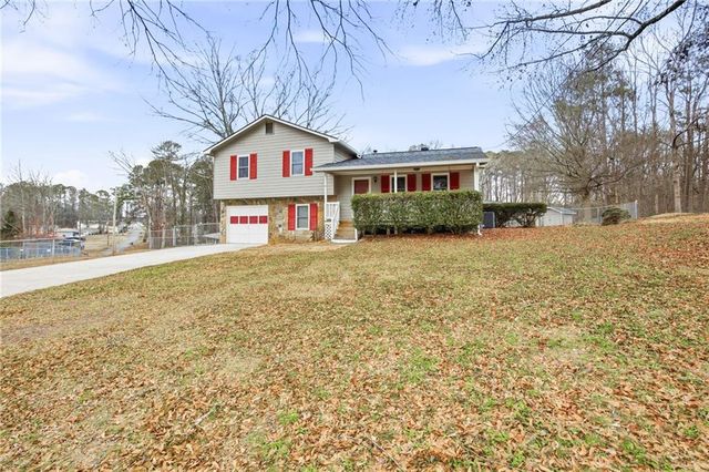 5002 Mclain NW Drive, Acworth, GA 30101