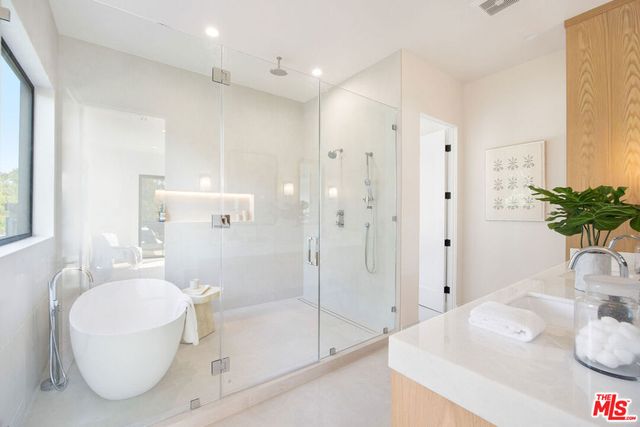 1500 Louella Avenue, Los Angeles, CA 90291