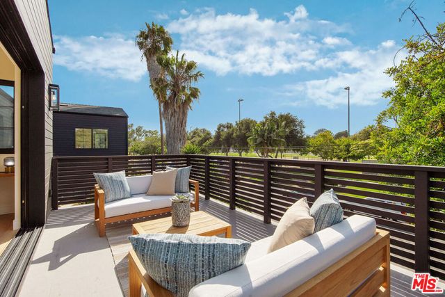 1500 Louella Avenue, Los Angeles, CA 90291