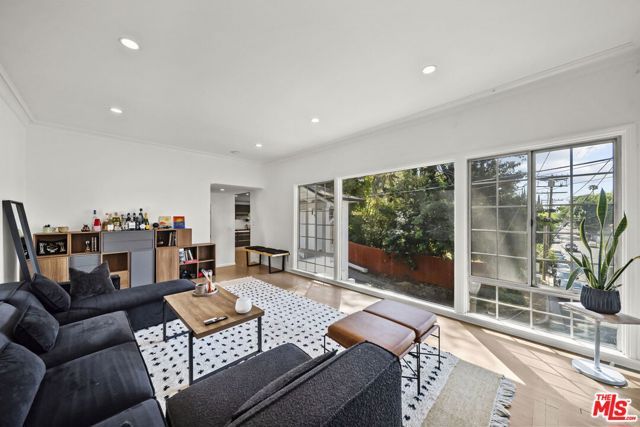 6295 Ivarene Avenue, Los Angeles, CA 90068