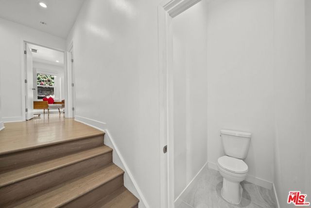 6295 Ivarene Avenue, Los Angeles, CA 90068