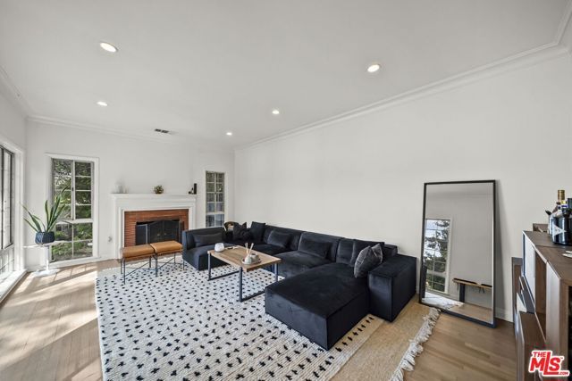 6295 Ivarene Avenue, Los Angeles, CA 90068