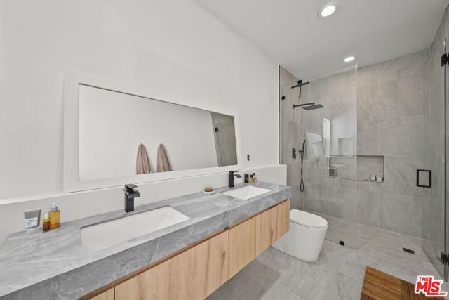 6295 Ivarene Avenue, Los Angeles, CA 90068