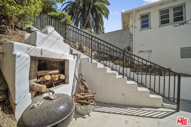 6295 Ivarene Avenue, Los Angeles, CA 90068