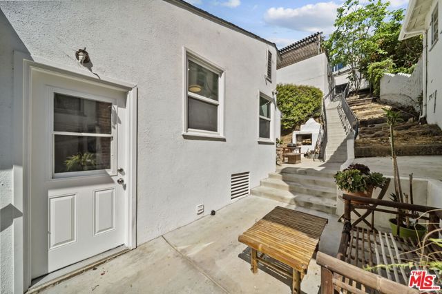 6295 Ivarene Avenue, Los Angeles, CA 90068