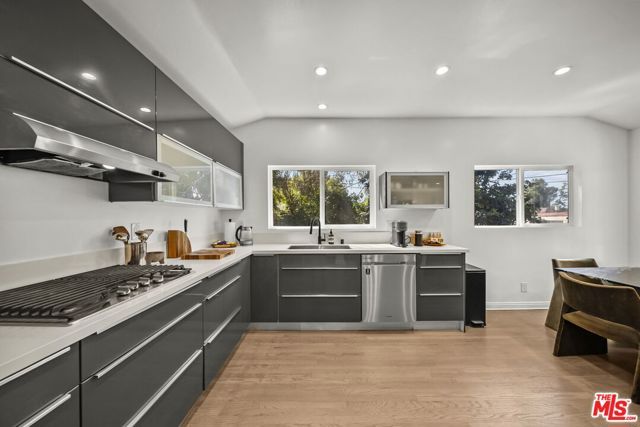6295 Ivarene Avenue, Los Angeles, CA 90068