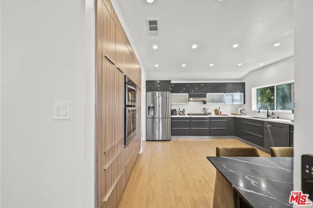 6295 Ivarene Avenue, Los Angeles, CA 90068