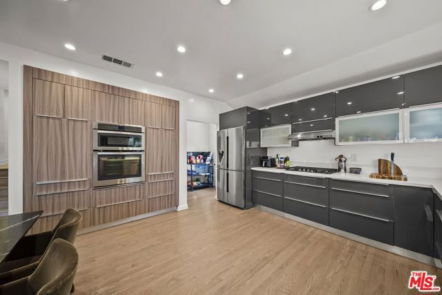 6295 Ivarene Avenue, Los Angeles, CA 90068