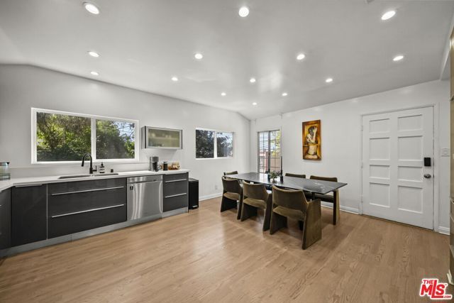 6295 Ivarene Avenue, Los Angeles, CA 90068