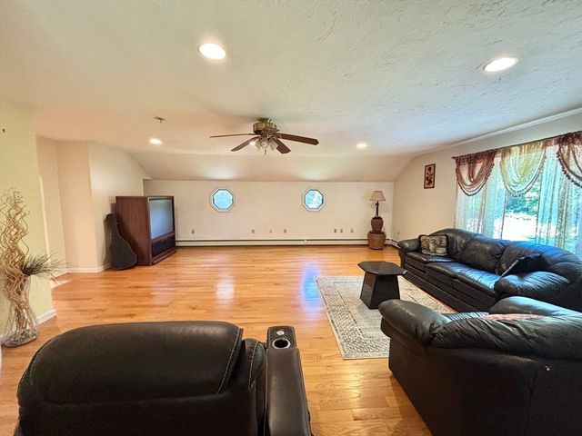 11 Quail Run, Bellingham, MA 02019