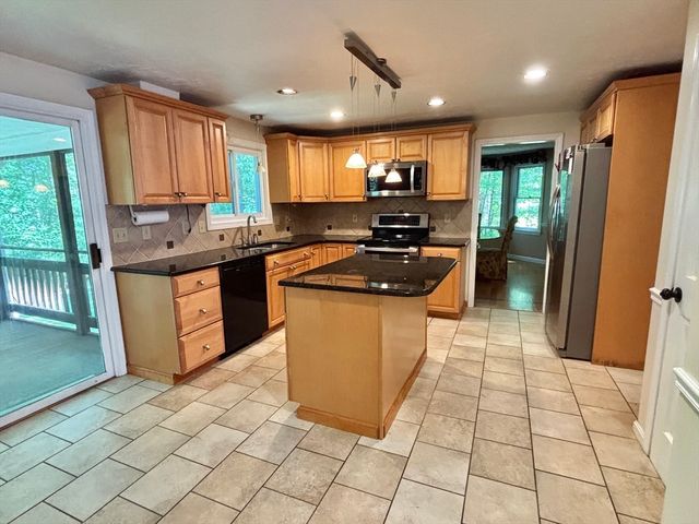 11 Quail Run, Bellingham, MA 02019