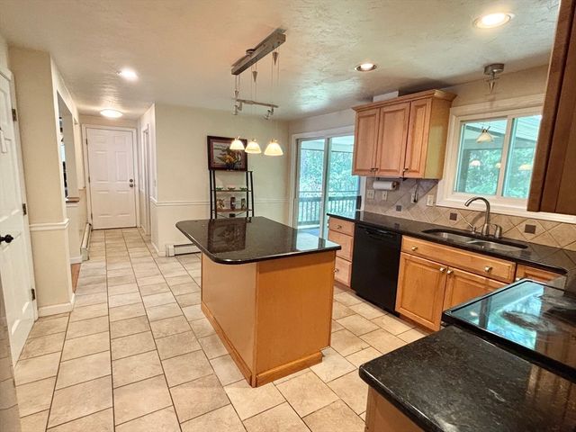 11 Quail Run, Bellingham, MA 02019