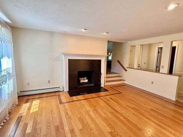11 Quail Run, Bellingham, MA 02019