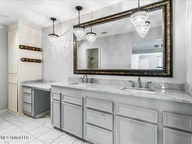 215 Wildwood Trace, Hattiesburg, MS 39402
