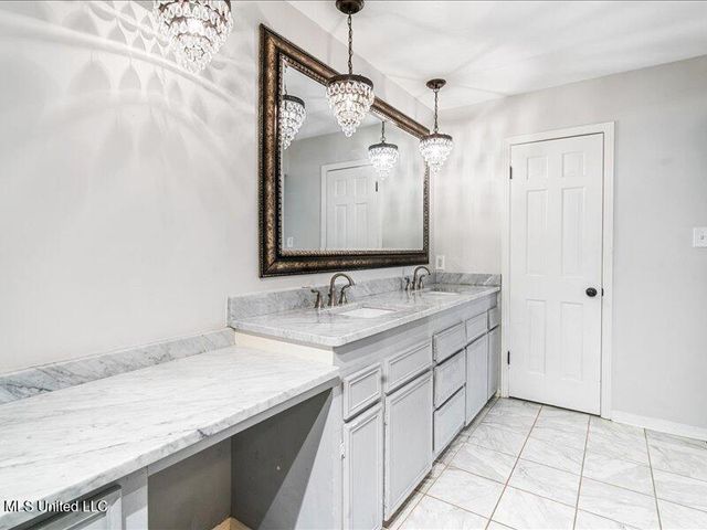 215 Wildwood Trace, Hattiesburg, MS 39402