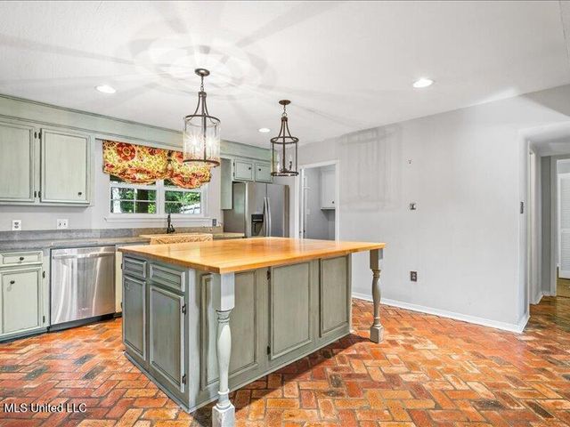 215 Wildwood Trace, Hattiesburg, MS 39402