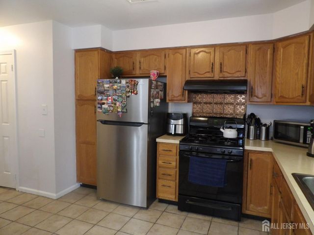605 TIMBER OAKS Road, Edison, NJ 08820
