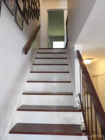 605 TIMBER OAKS Road, Edison, NJ 08820