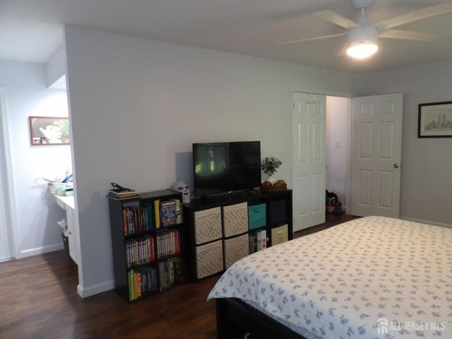 605 TIMBER OAKS Road, Edison, NJ 08820