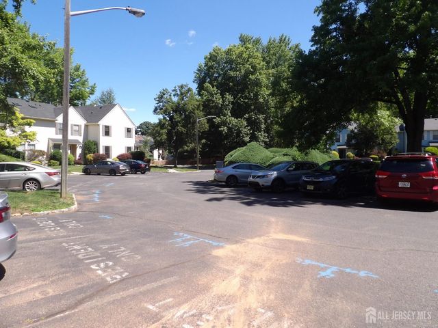 605 TIMBER OAKS Road, Edison, NJ 08820