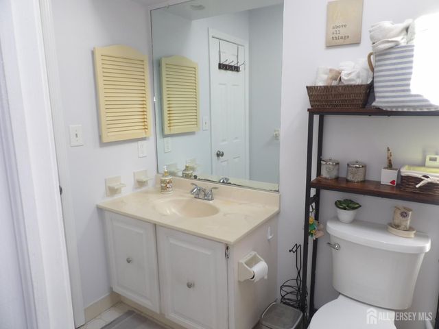 605 TIMBER OAKS Road, Edison, NJ 08820