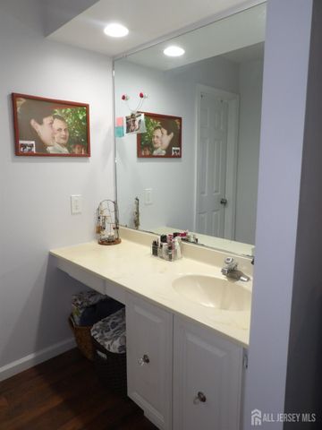 605 TIMBER OAKS Road, Edison, NJ 08820