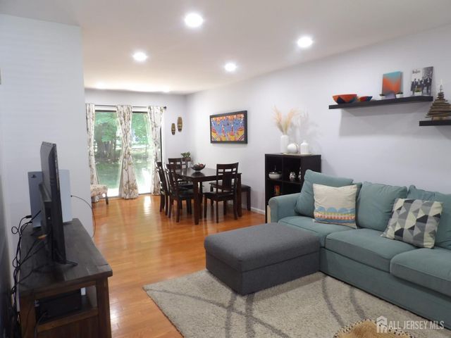 605 TIMBER OAKS Road, Edison, NJ 08820
