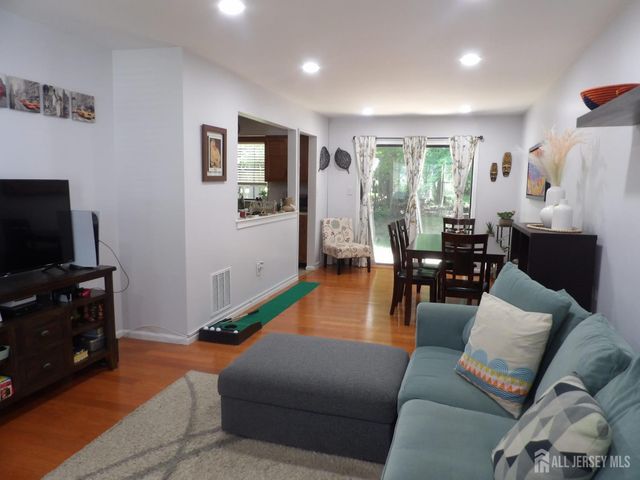 605 TIMBER OAKS Road, Edison, NJ 08820