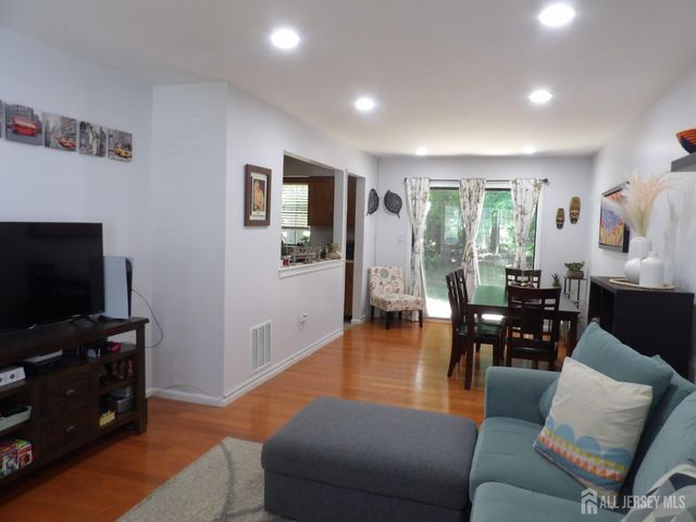 605 TIMBER OAKS Road, Edison, NJ 08820