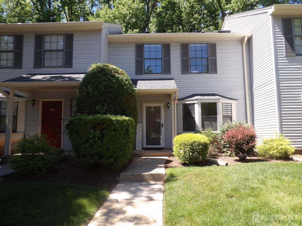 605 TIMBER OAKS Road, Edison, NJ 08820