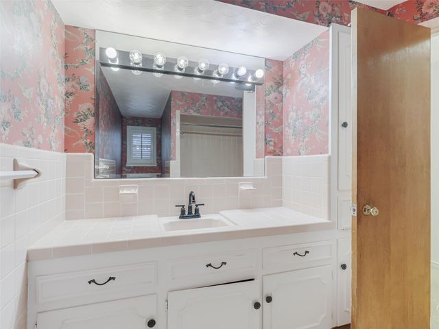 9523 Highedge Drive, Dallas, TX 75238