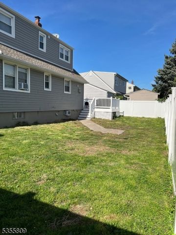 68 Echo Pl, Elmwood Park Boro, NJ 07407