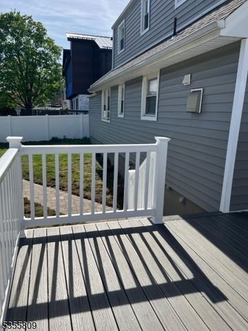 68 Echo Pl, Elmwood Park Boro, NJ 07407