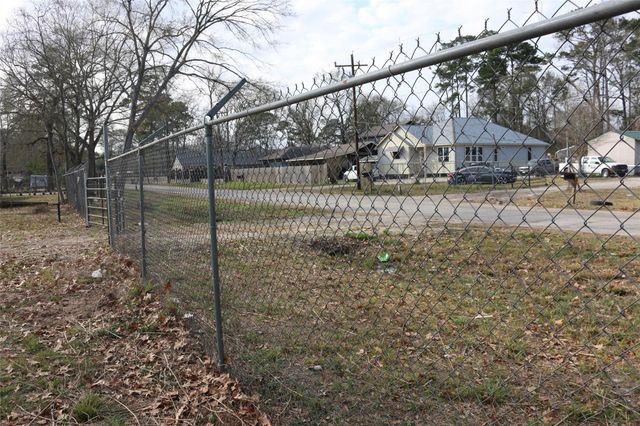 21812 Cherry St, New Caney, TX 77357