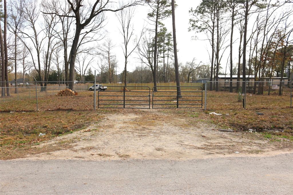 21812 Cherry St, New Caney, TX 77357