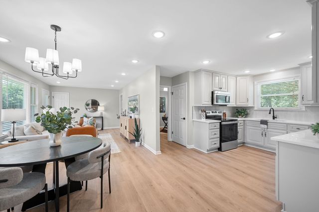 1320 Bellshire Dr, Nashville, TN 37207