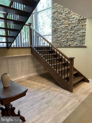 215 OAKWOOD LN, Phoenixville, PA 19460