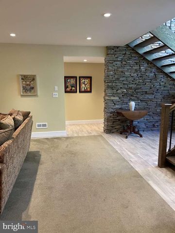 215 OAKWOOD LN, Phoenixville, PA 19460
